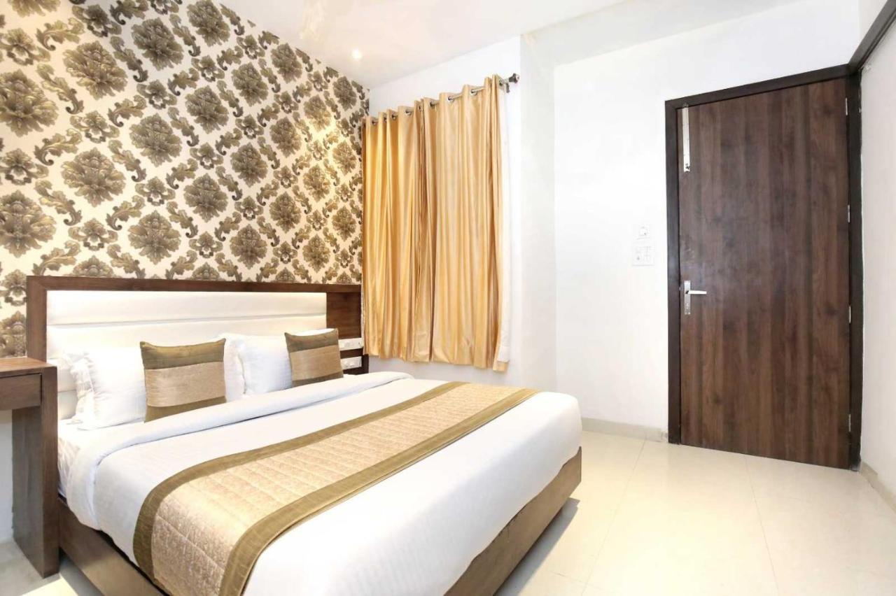 Hotel O Grand Star Amritsar Exteriör bild