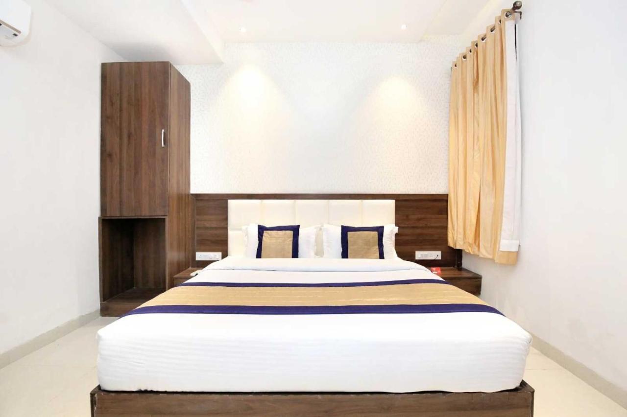 Hotel O Grand Star Amritsar Exteriör bild