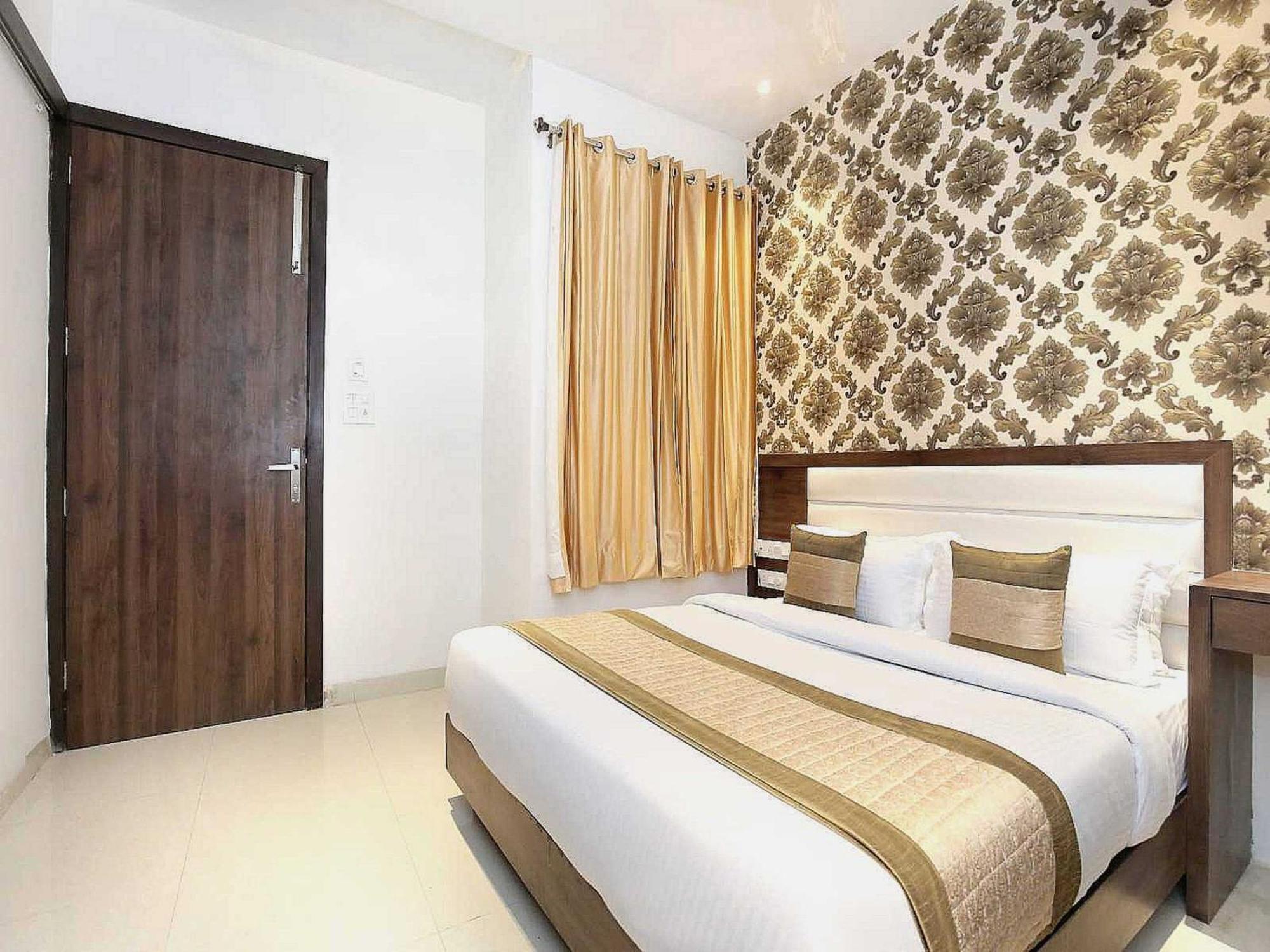 Hotel O Grand Star Amritsar Exteriör bild