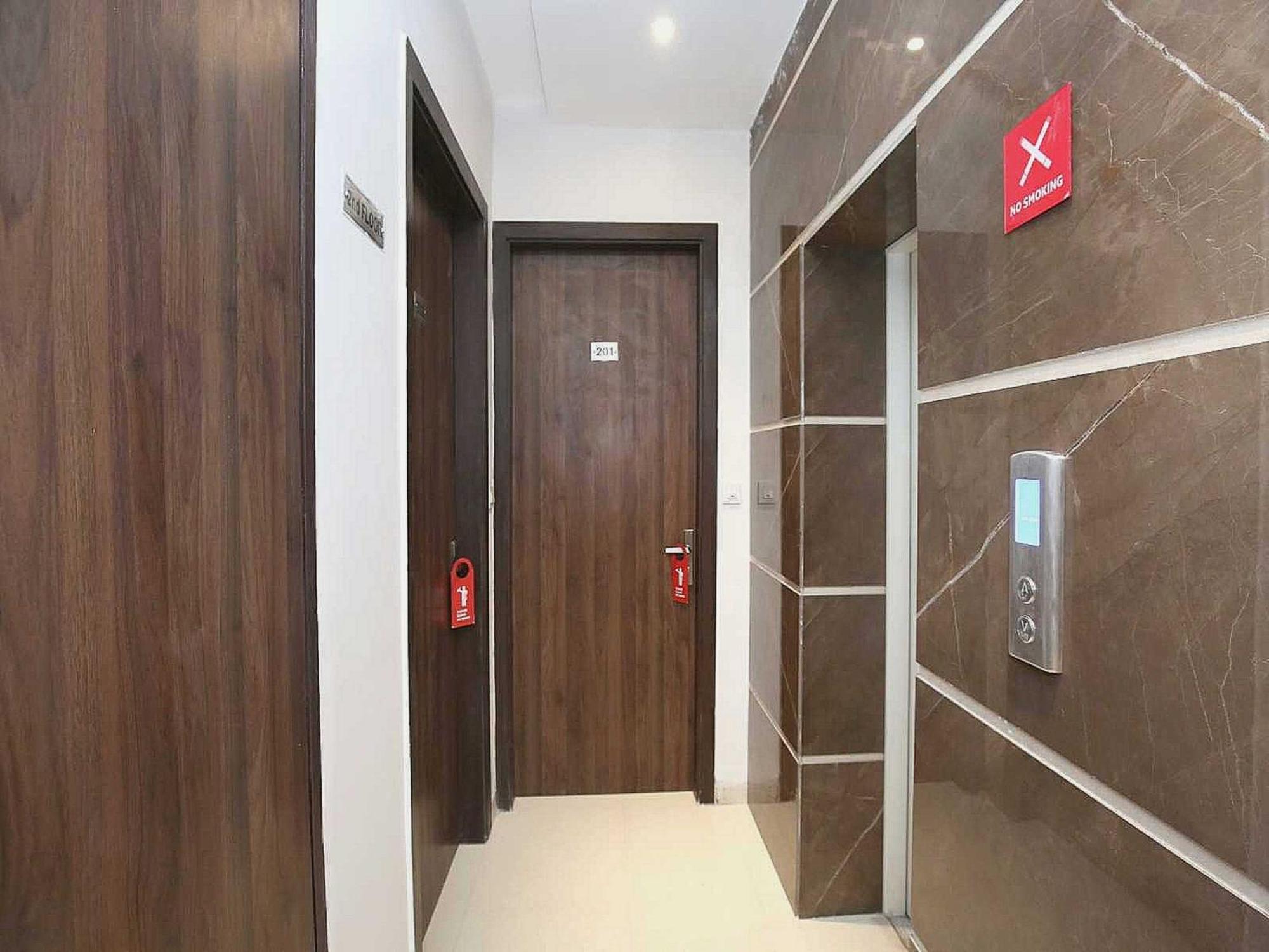Hotel O Grand Star Amritsar Exteriör bild